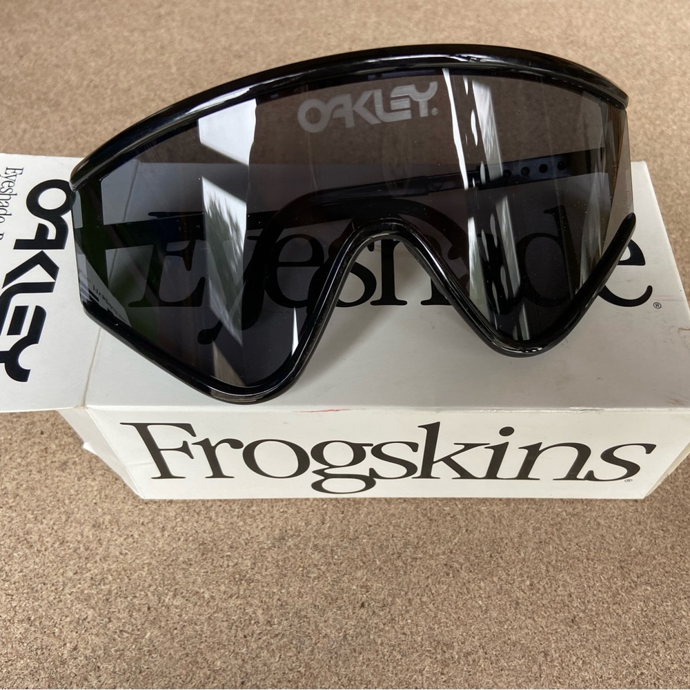 Oakley frogskin ‘Razorblades’ sunglasses